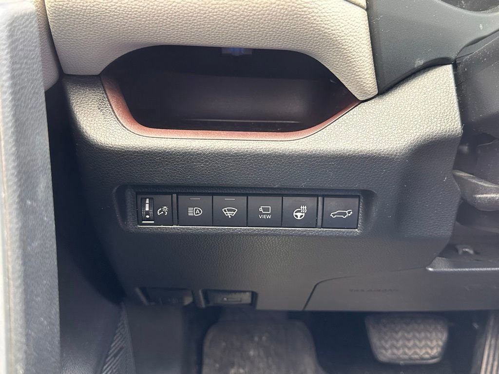 Used 2021 Toyota RAV4 Limited AWD/4WD image 31