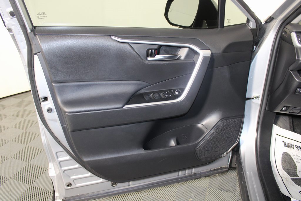 Used 2021 Toyota RAV4 XLE image 21