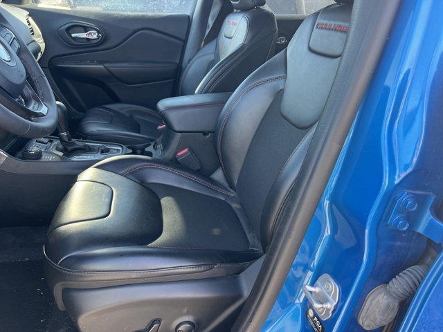 Used 2022 Jeep Cherokee Trailhawk w/ Comfort/Convenience Group AWD/4WD image 11