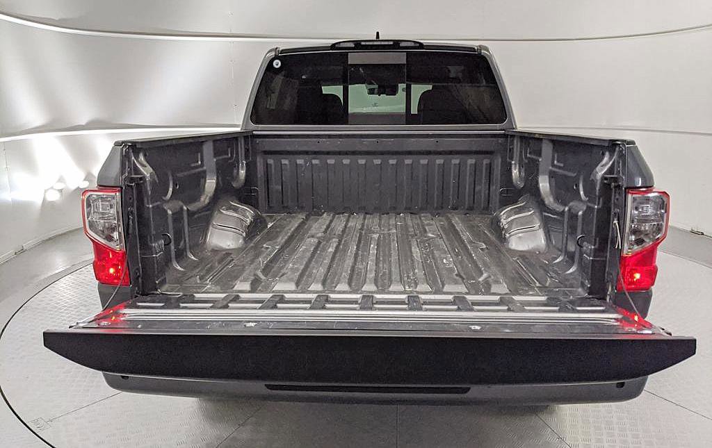 Used 2024 Nissan Titan SV image 7