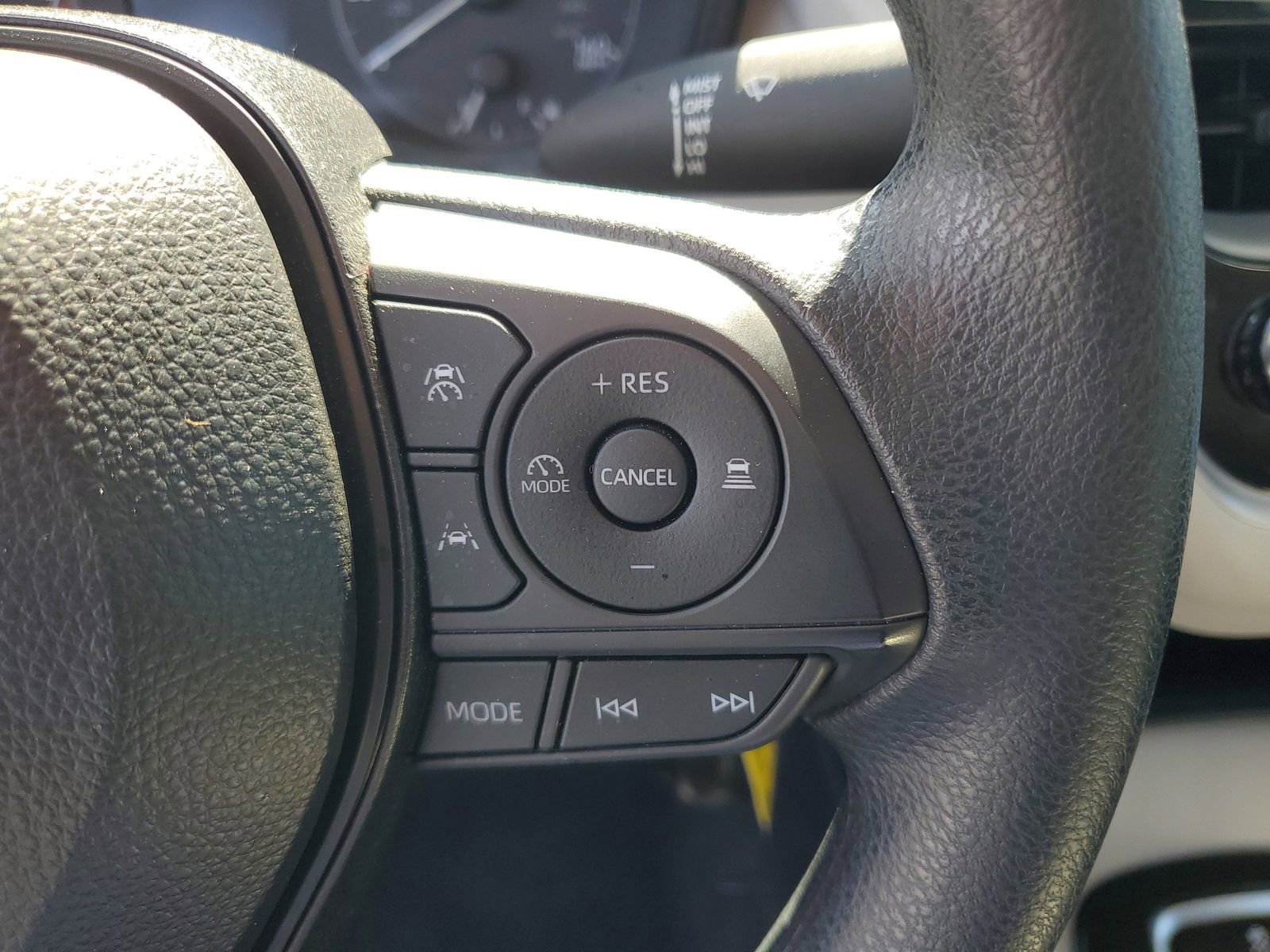Used 2025 Toyota Corolla LE FWD image 20
