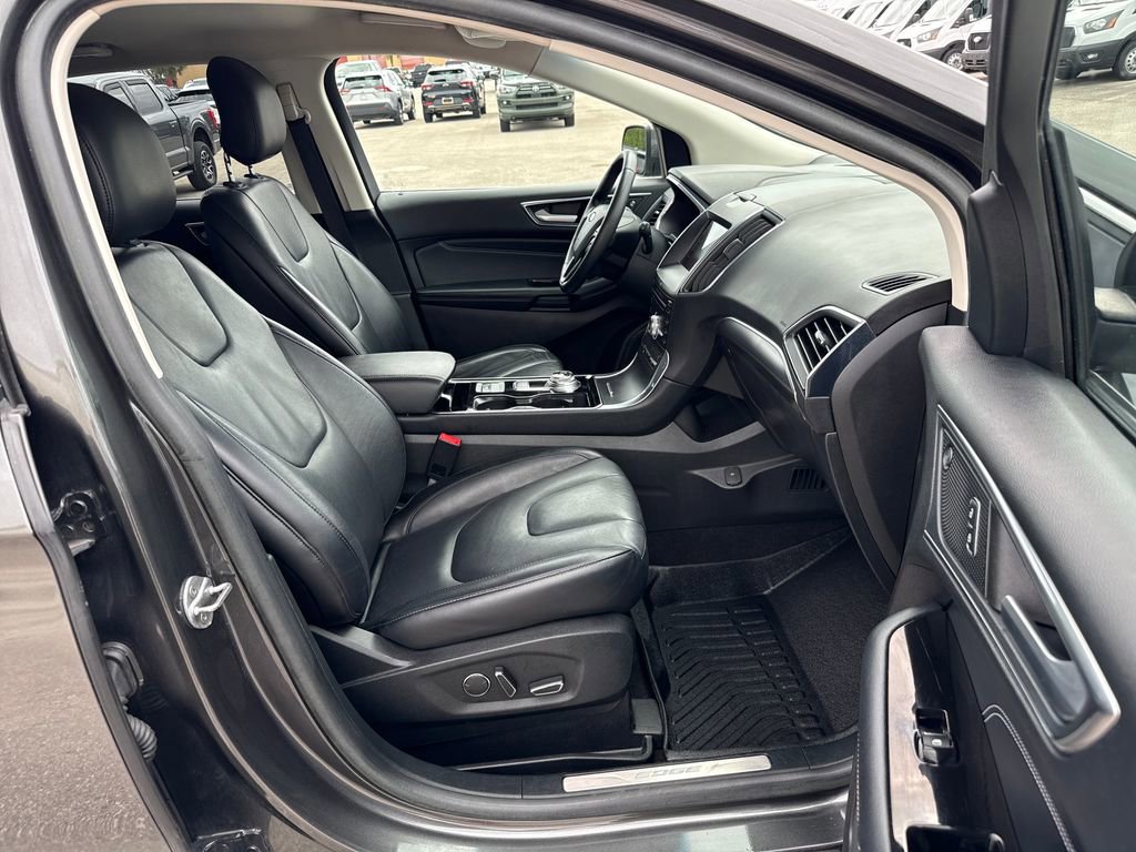 Certified 2019 Ford Edge Titanium image 25