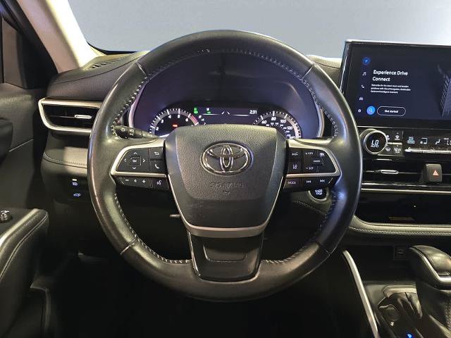 Used 2024 Toyota Highlander AWD image 16