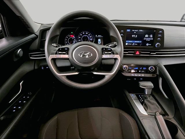 Used 2023 Hyundai Elantra SEL FWD image 5