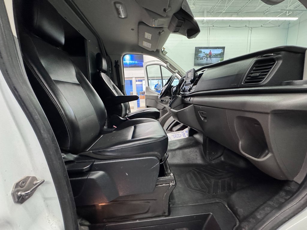 Certified 2019 Ford Transit 150 130 Low Roof image 31