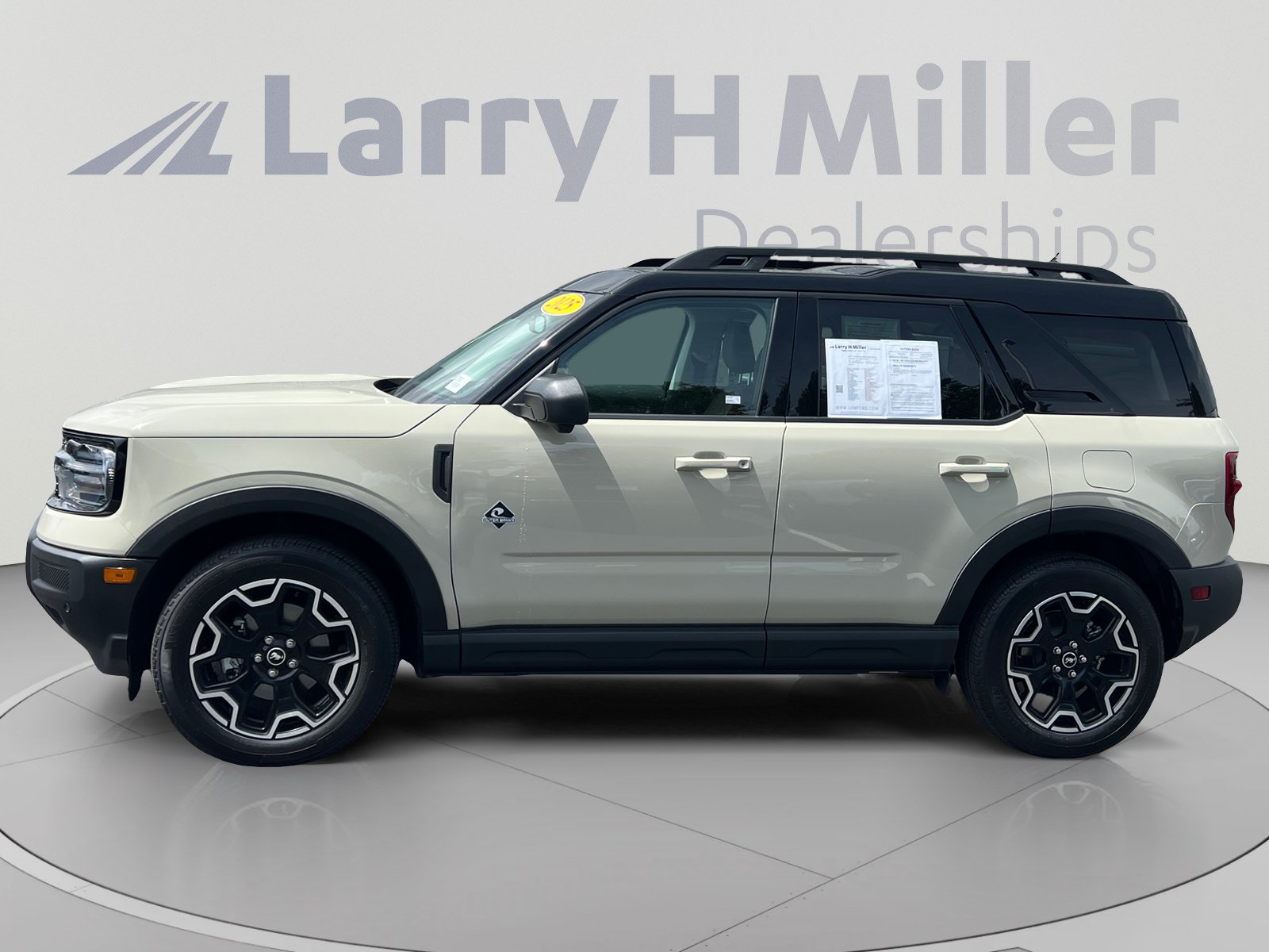 Certified 2025 Ford Bronco Sport Outer Banks w/ Outer Banks Tech Package+ AWD/4WD image 2