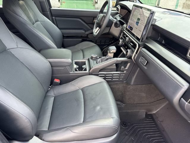 Used 2025 Toyota 4Runner Limited AWD/4WD image 24