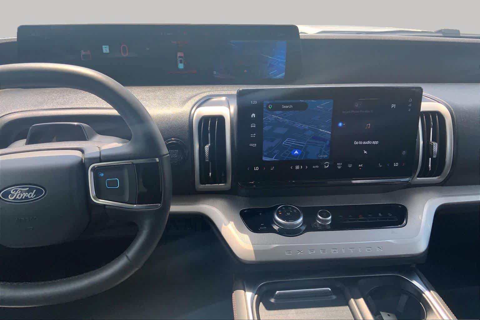 Certified 2025 Ford Expedition Active AWD/4WD image 7