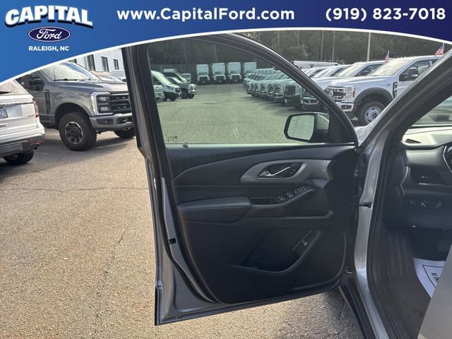Used 2023 Chevrolet Traverse LT image 19