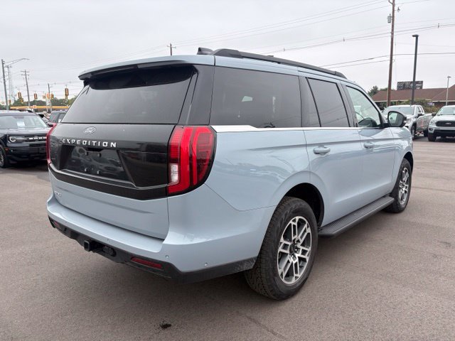 Certified 2025 Ford Expedition Active AWD/4WD image 3