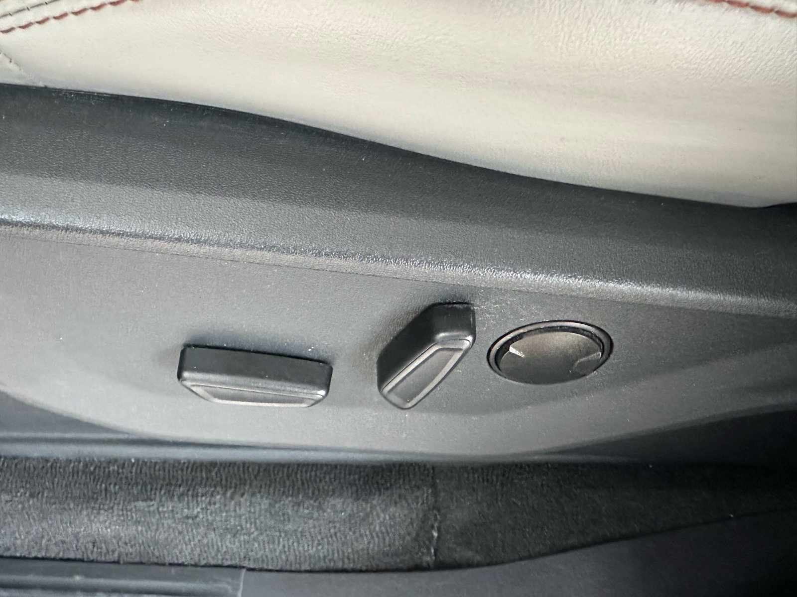 Certified 2025 Ford Expedition Active AWD/4WD image 30