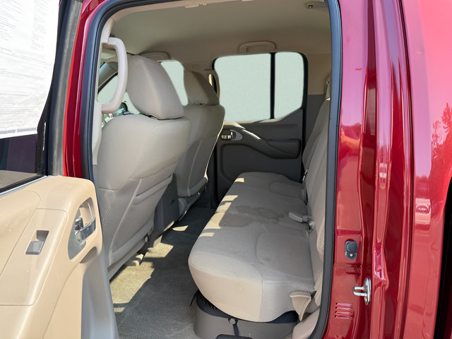 Used 2017 Nissan Frontier SV w/ SV Value Truck Package AWD/4WD image 5