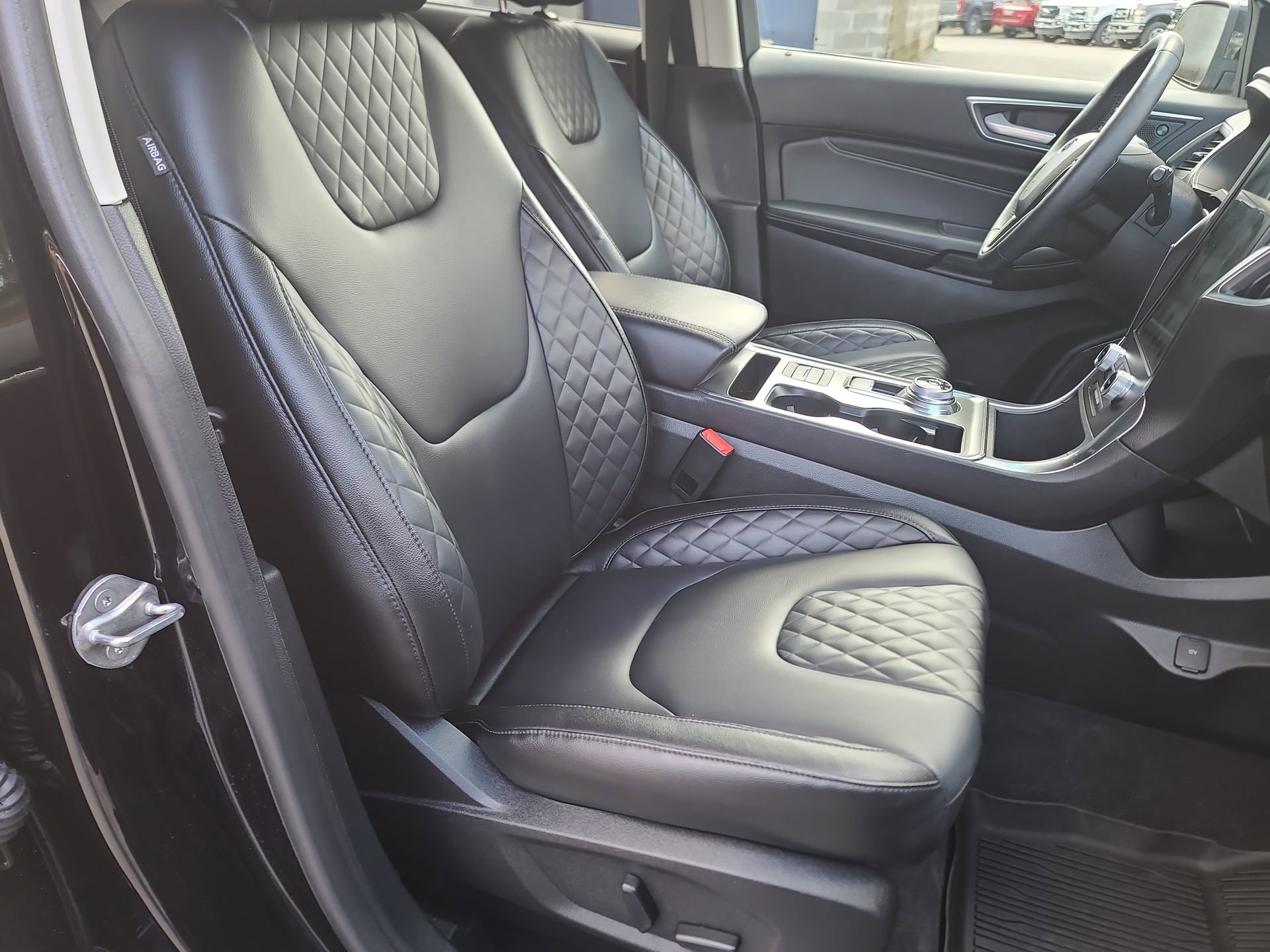 Certified 2024 Ford Edge Titanium w/ Cold Weather Package AWD/4WD image 40