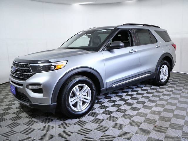 Certified 2024 Ford Explorer XLT w/ Equipment Group 202A AWD/4WD image 3