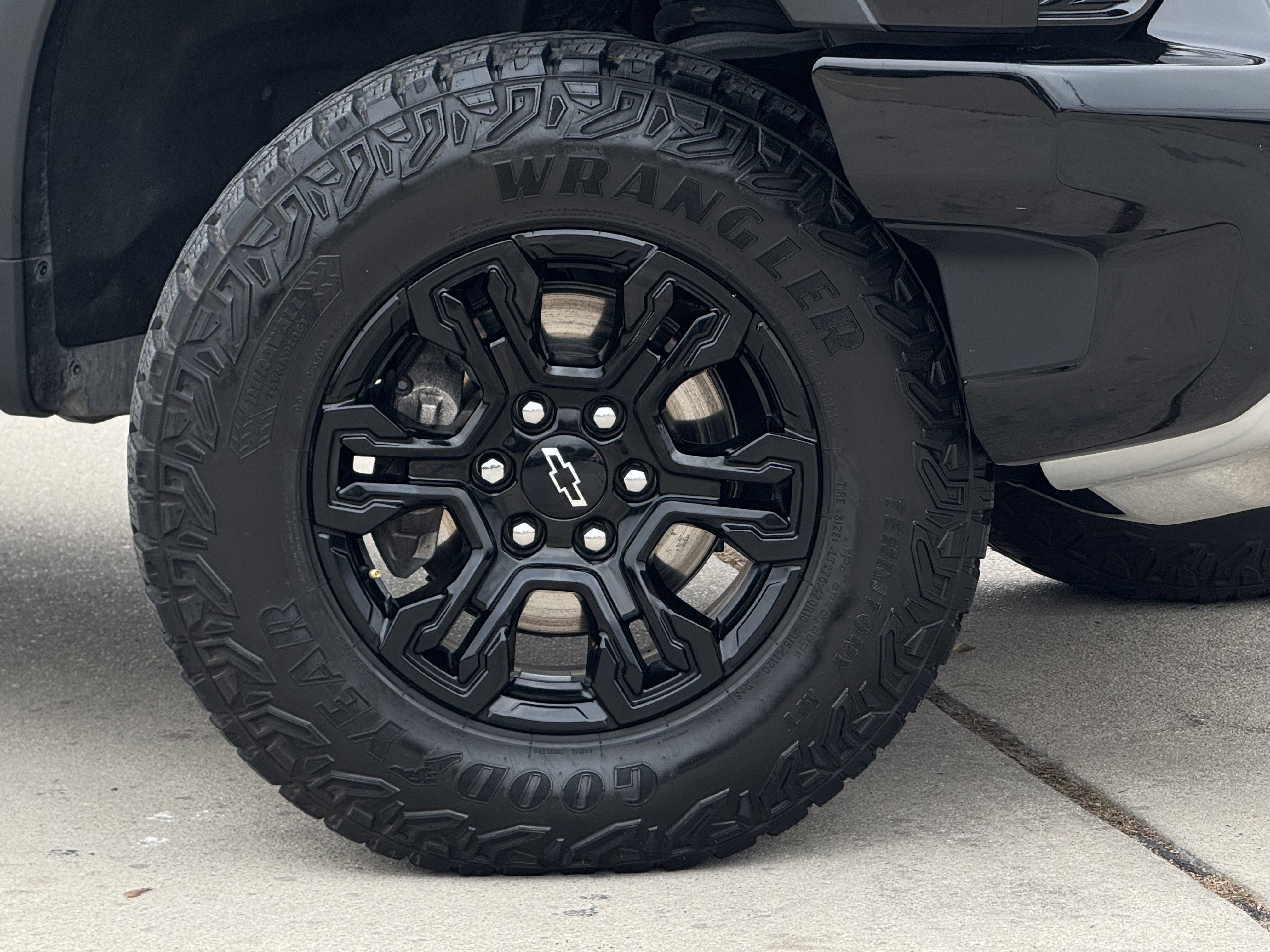 Used 2024 Chevrolet Silverado 1500 ZR2 w/ Technology Package image 8