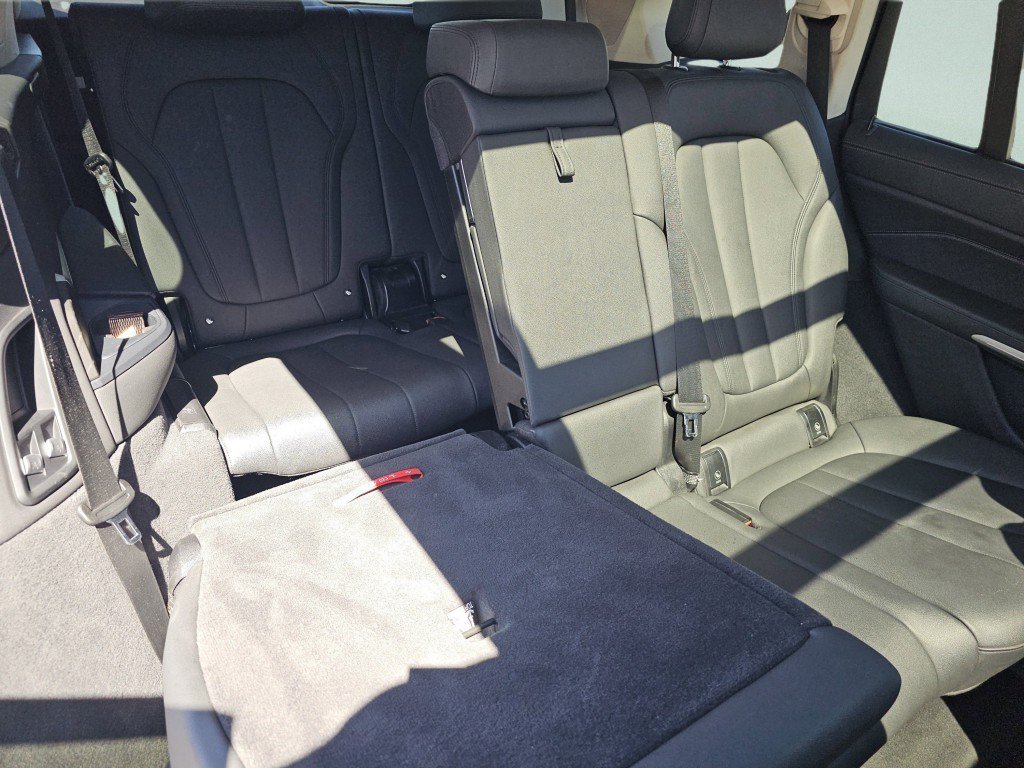 Used 2020 BMW X7 xDrive40i w/ Premium Package AWD/4WD image 5