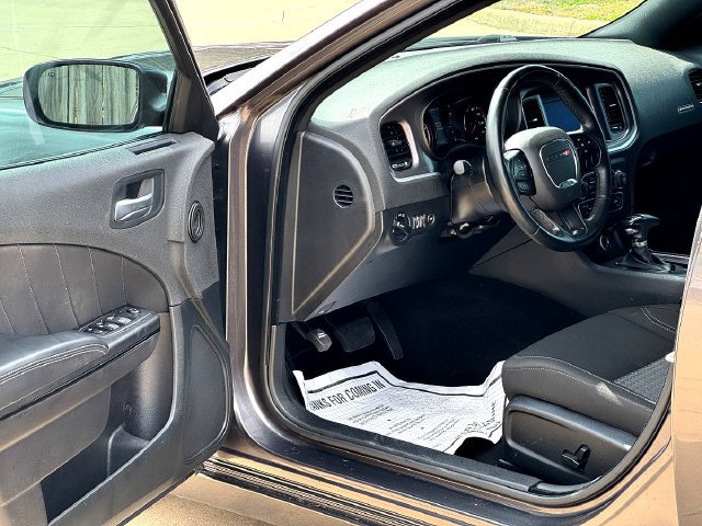 Used 2022 Dodge Charger SXT w/ Blacktop Package RWD image 9