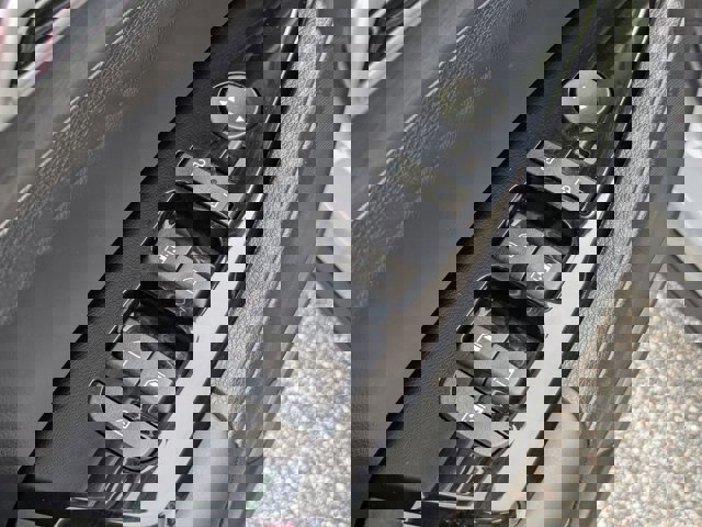 Used 2025 Kia Sportage X-Line w/ Premium Package image 16