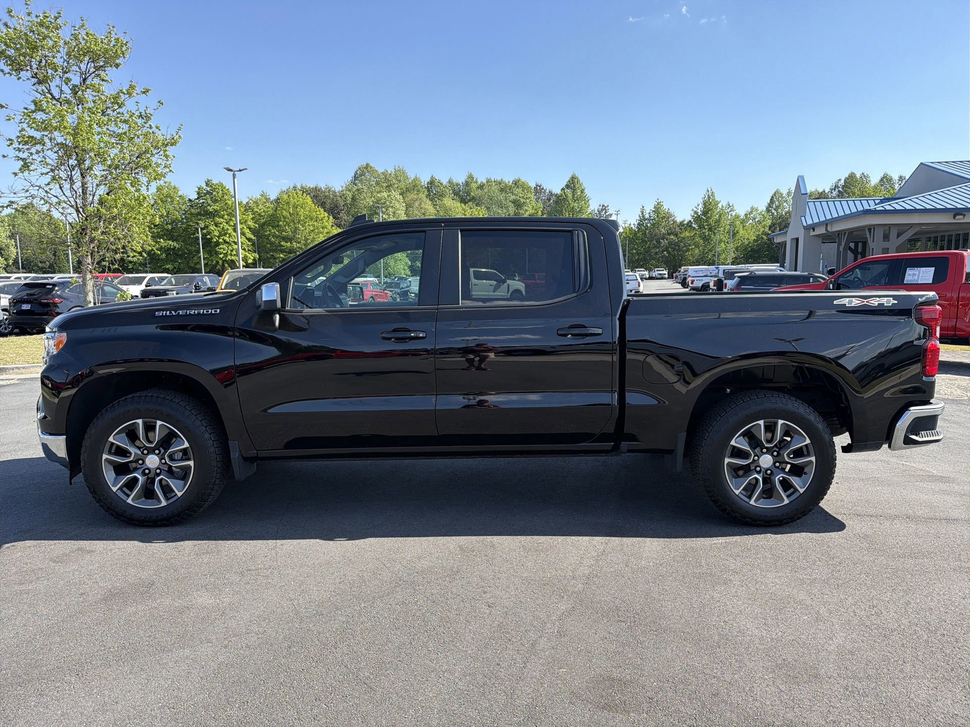 Used 2024 Chevrolet Silverado 1500 LT image 6