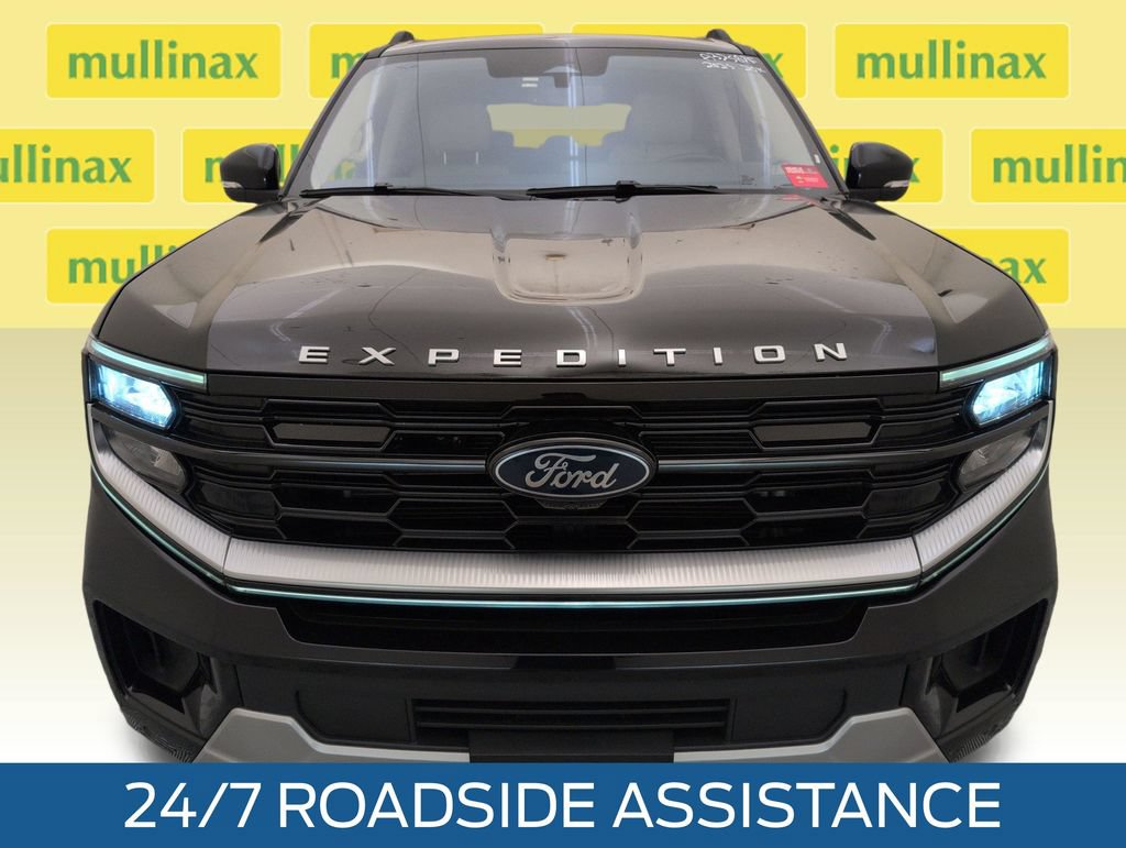 Certified 2025 Ford Expedition Platinum w/ Driver's Package AWD/4WD image 15