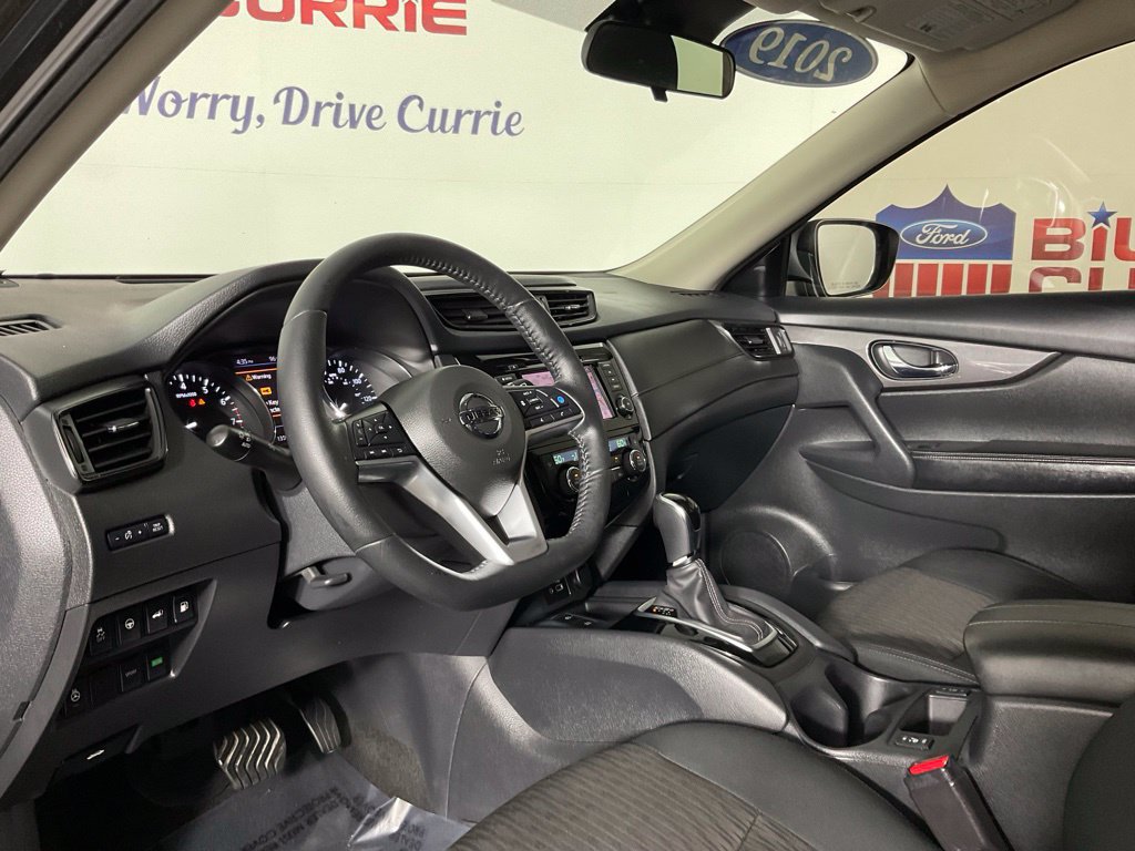 Used 2019 Nissan Rogue SV w/ Premium Package FWD image 13