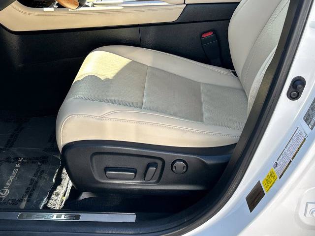 Used 2022 Lexus RX 350L Premium w/ Premium Package AWD/4WD image 17