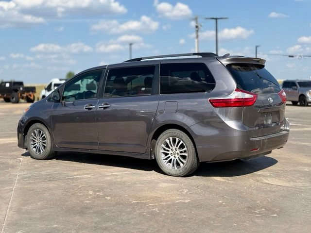 Used 2019 Toyota Sienna XLE w/ XLE Navigation Package FWD image 4