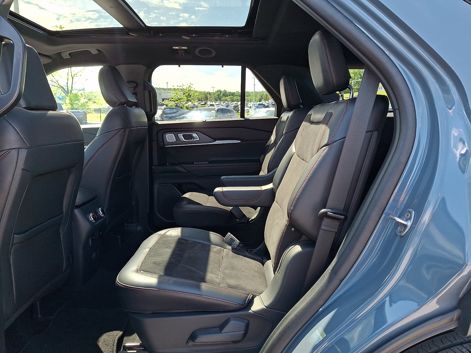 Certified 2025 Ford Explorer ST AWD/4WD image 10