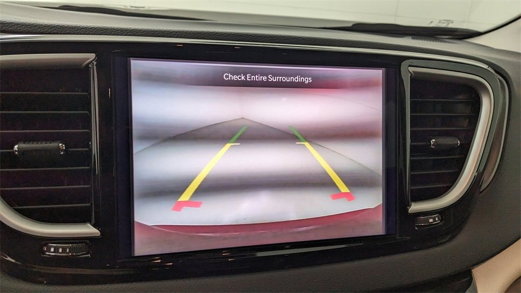 Used 2024 Chrysler Pacifica Touring-L image 24