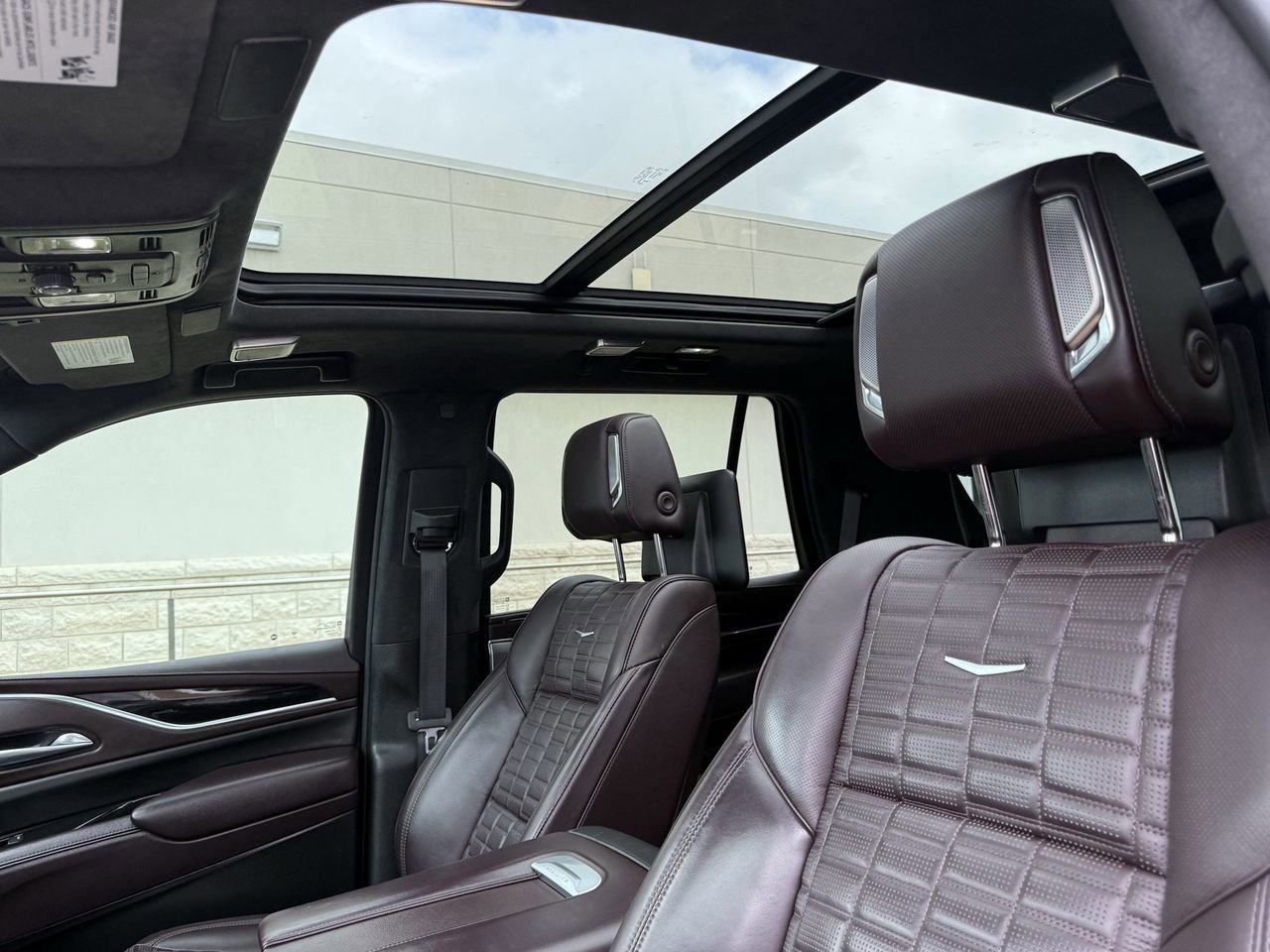 Used 2023 Cadillac Escalade Sport Platinum w/ LPO, ONYX Package image 23