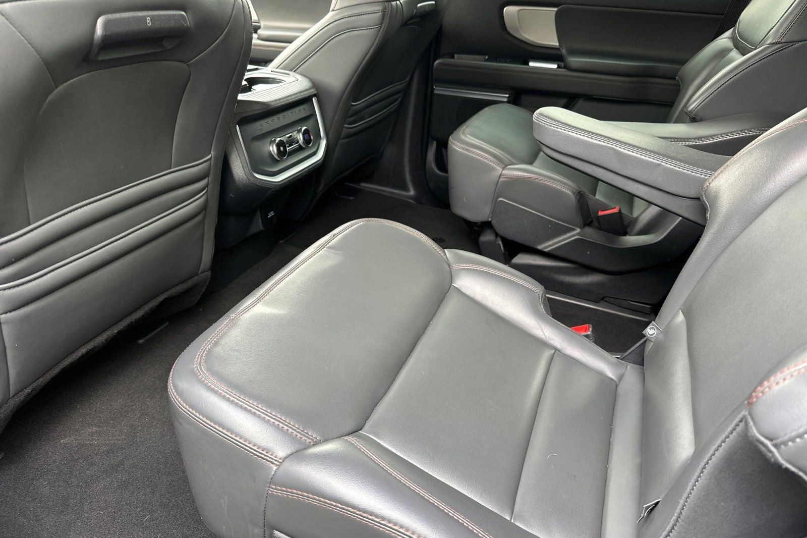 Certified 2025 Ford Expedition Active image 11