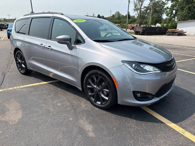 Used 2020 Chrysler Pacifica Limited FWD image 27