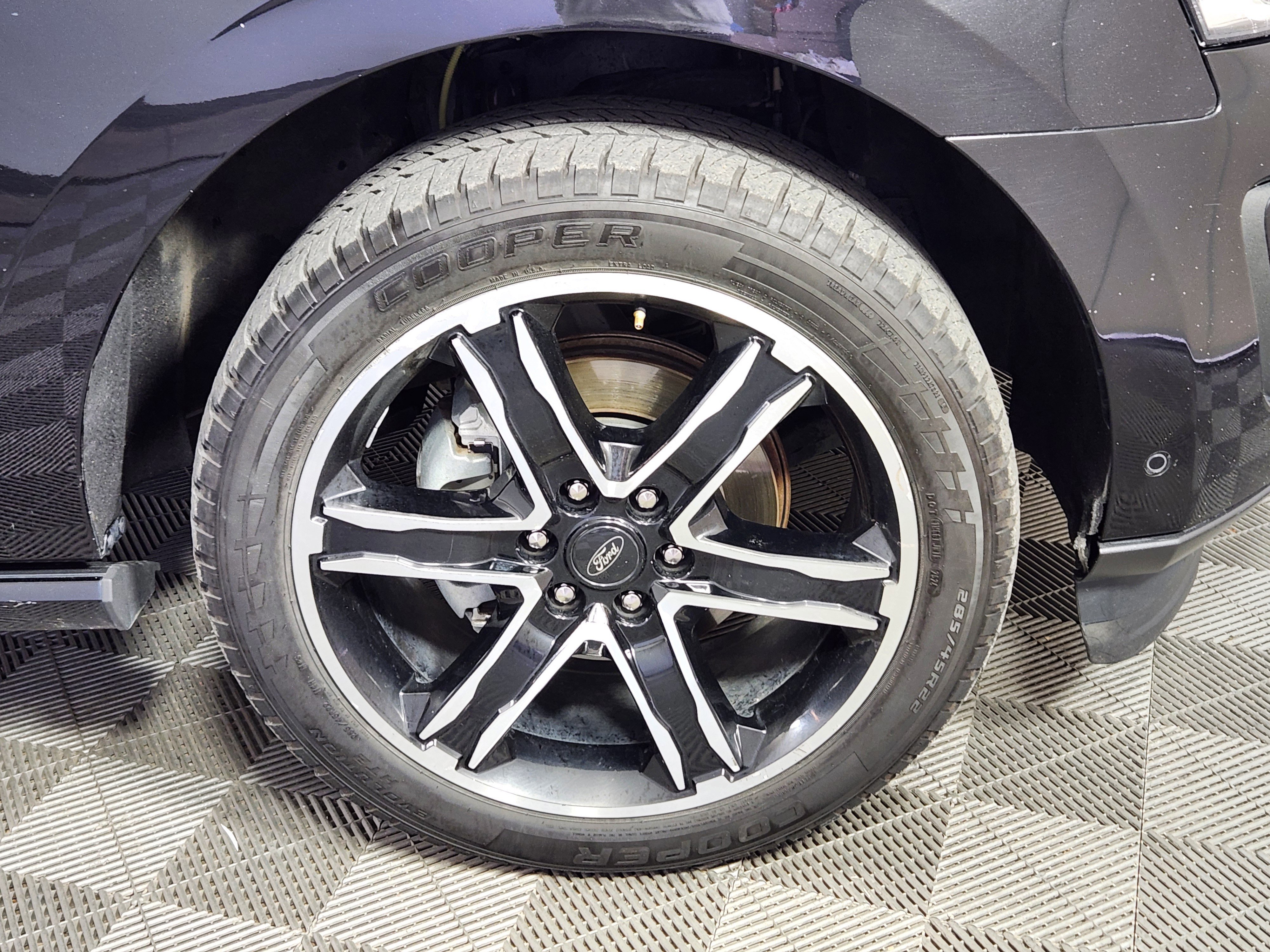 Certified 2019 Ford Expedition Limited w/ Equipment Group 303A image 9