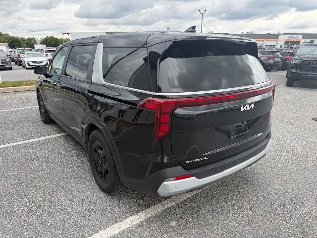 Used 2025 Kia Carnival FWD image 6