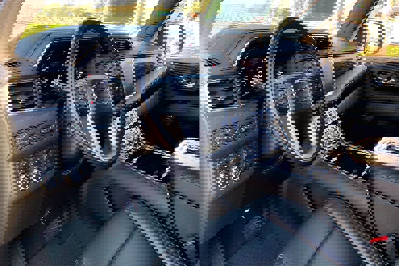 Used 2022 GMC Yukon XL Denali w/ Denali Premium Package image 15