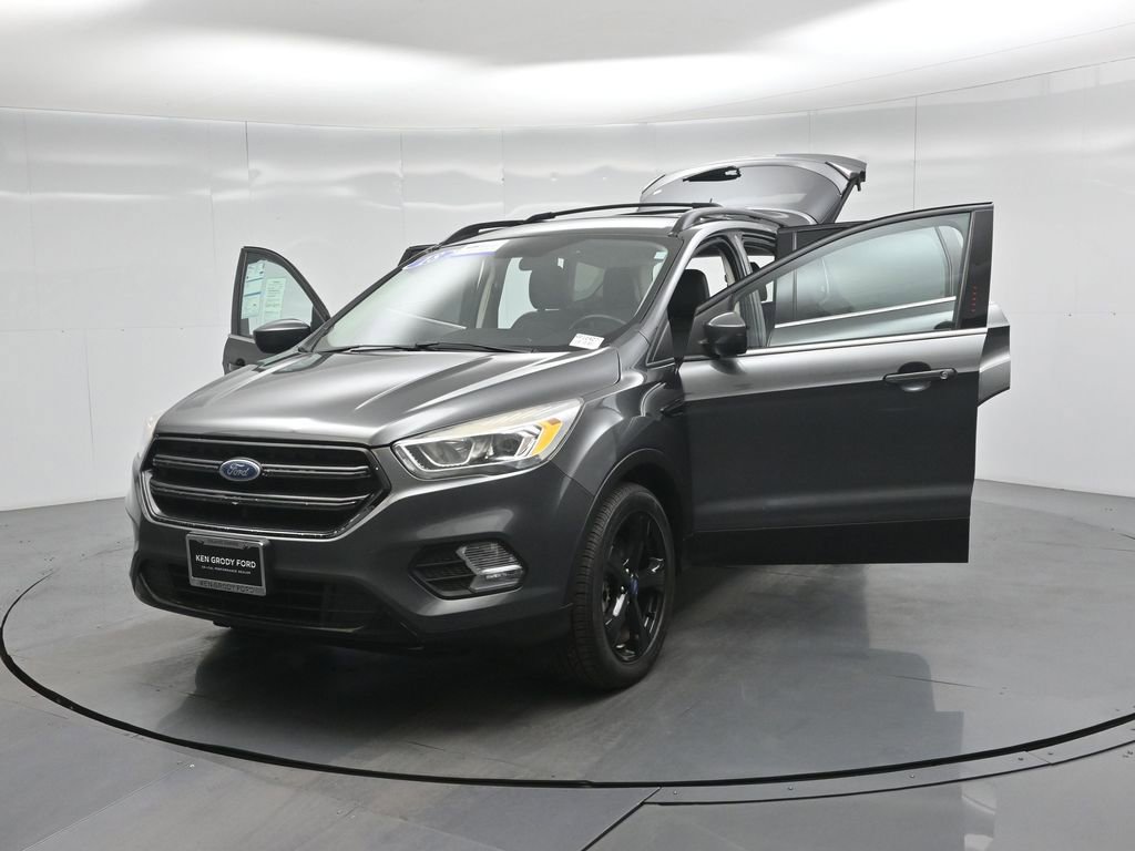 Certified 2018 Ford Escape SEL image 30