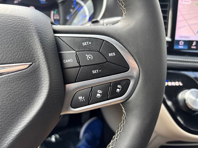 Used 2024 Chrysler Pacifica Limited FWD image 18