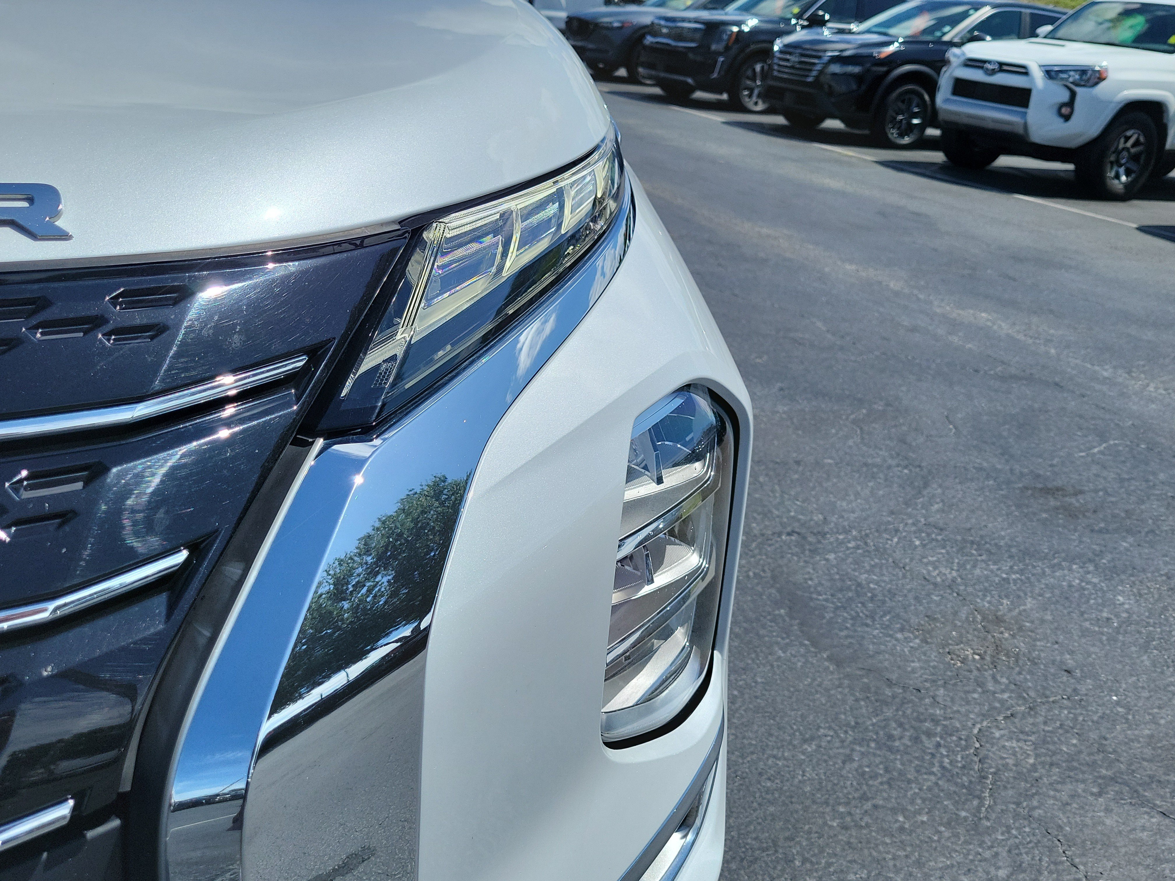 Used 2024 Mitsubishi Outlander SE FWD image 3