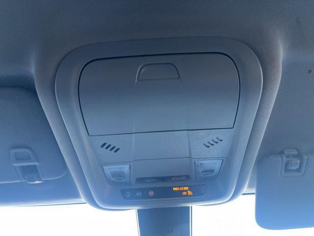 Used 2024 GMC Terrain SLE image 25