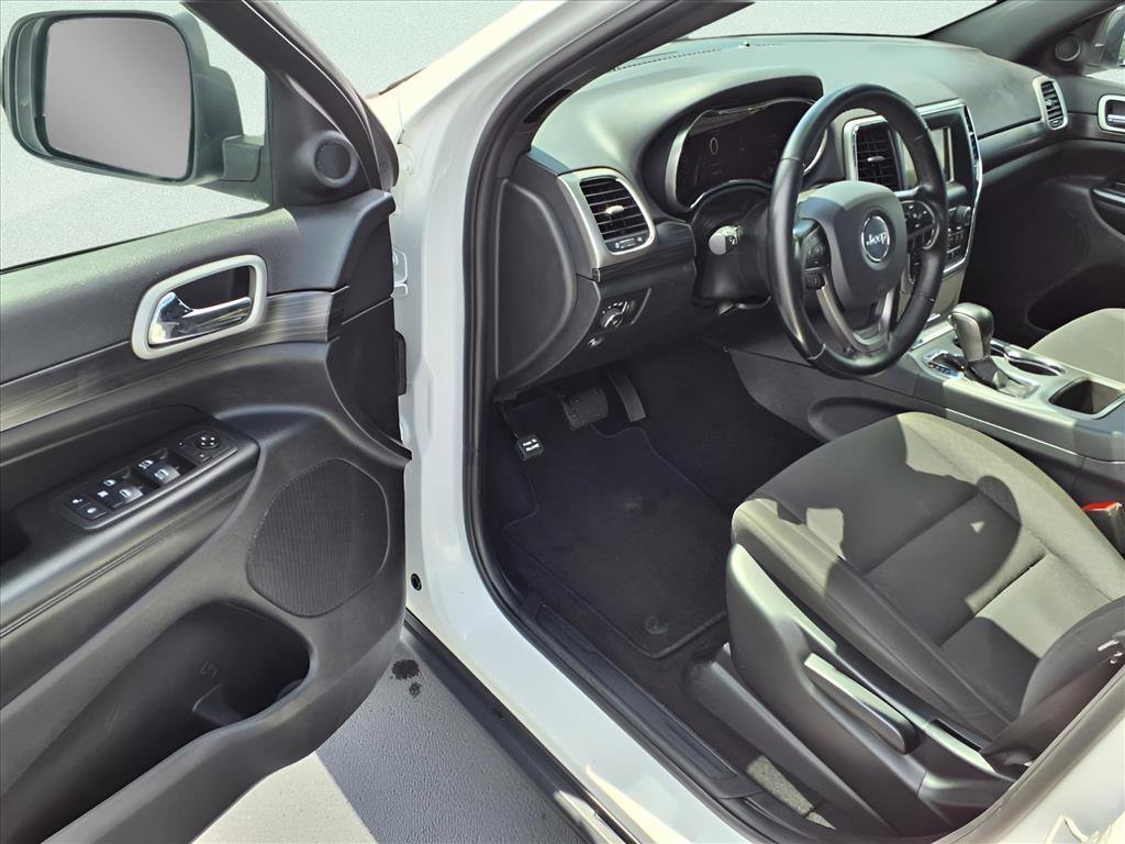 Used 2020 Jeep Grand Cherokee Laredo image 9