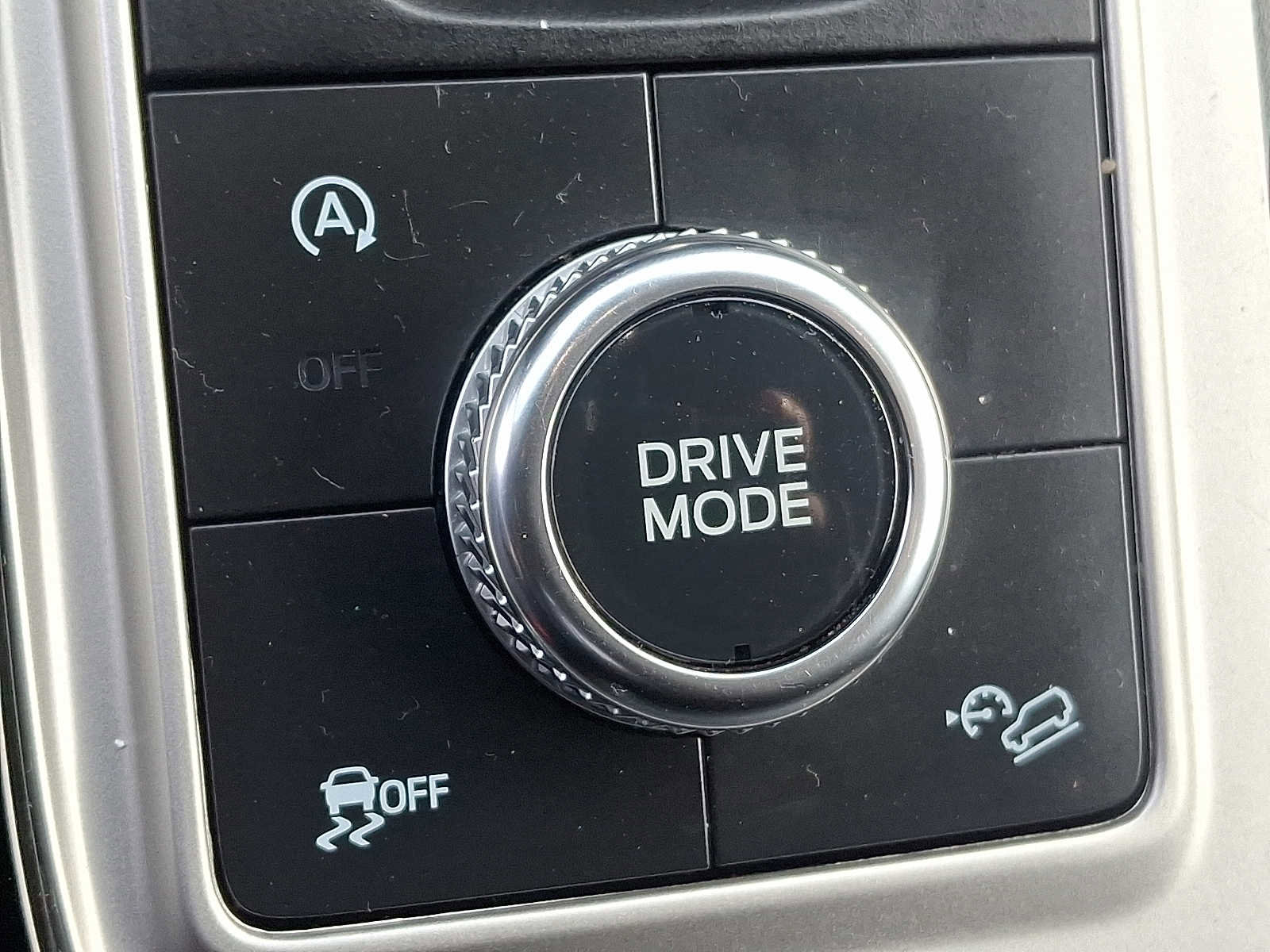 Certified 2022 Ford Explorer ST w/ ST Street Pack image 24