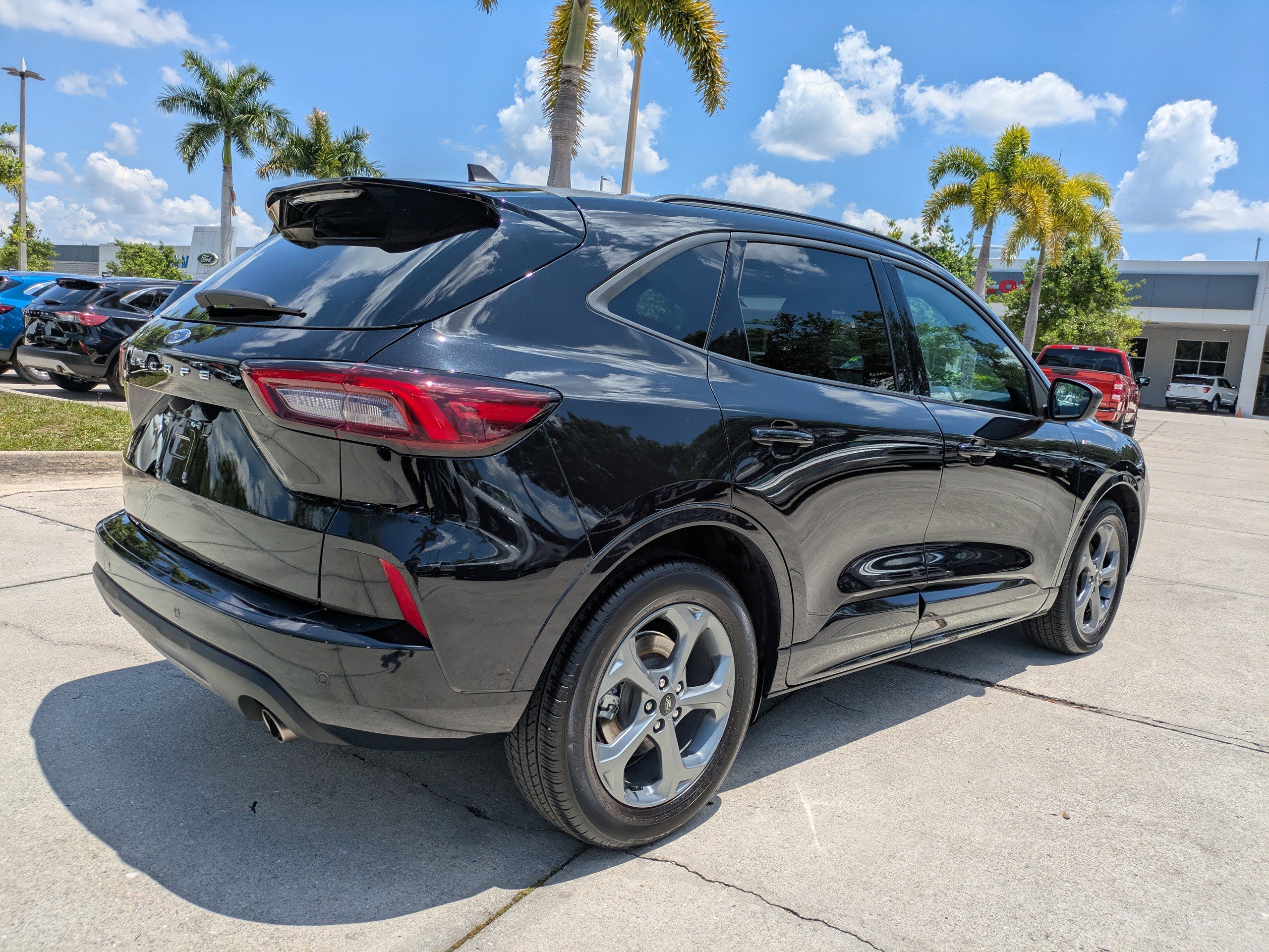 Certified 2023 Ford Escape ST-Line w/ Tech Pack #1 FWD image 4