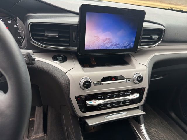 Certified 2023 Ford Explorer XLT w/ Equipment Group 202A image 6