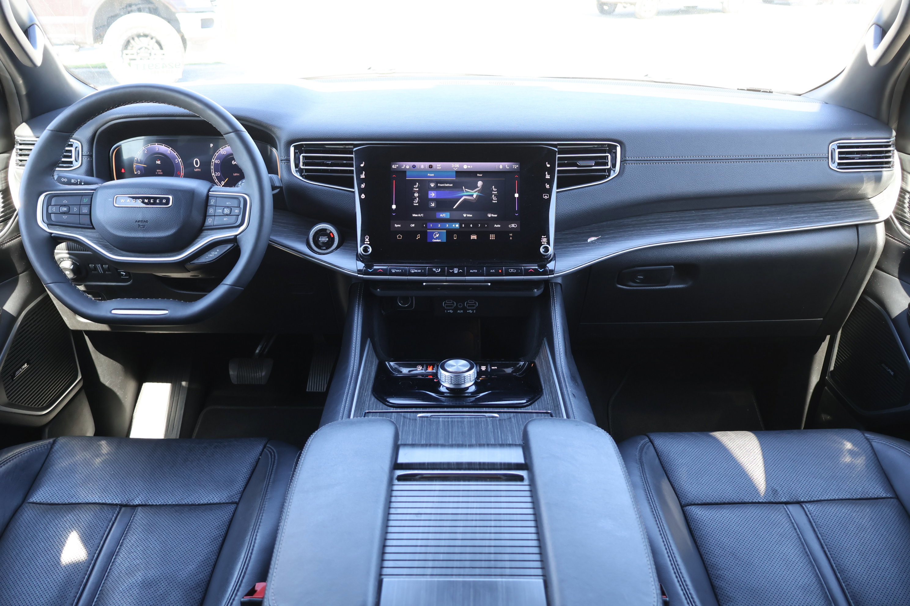 Used 2024 Jeep Wagoneer Series II w/ Flexible Seating Group image 26