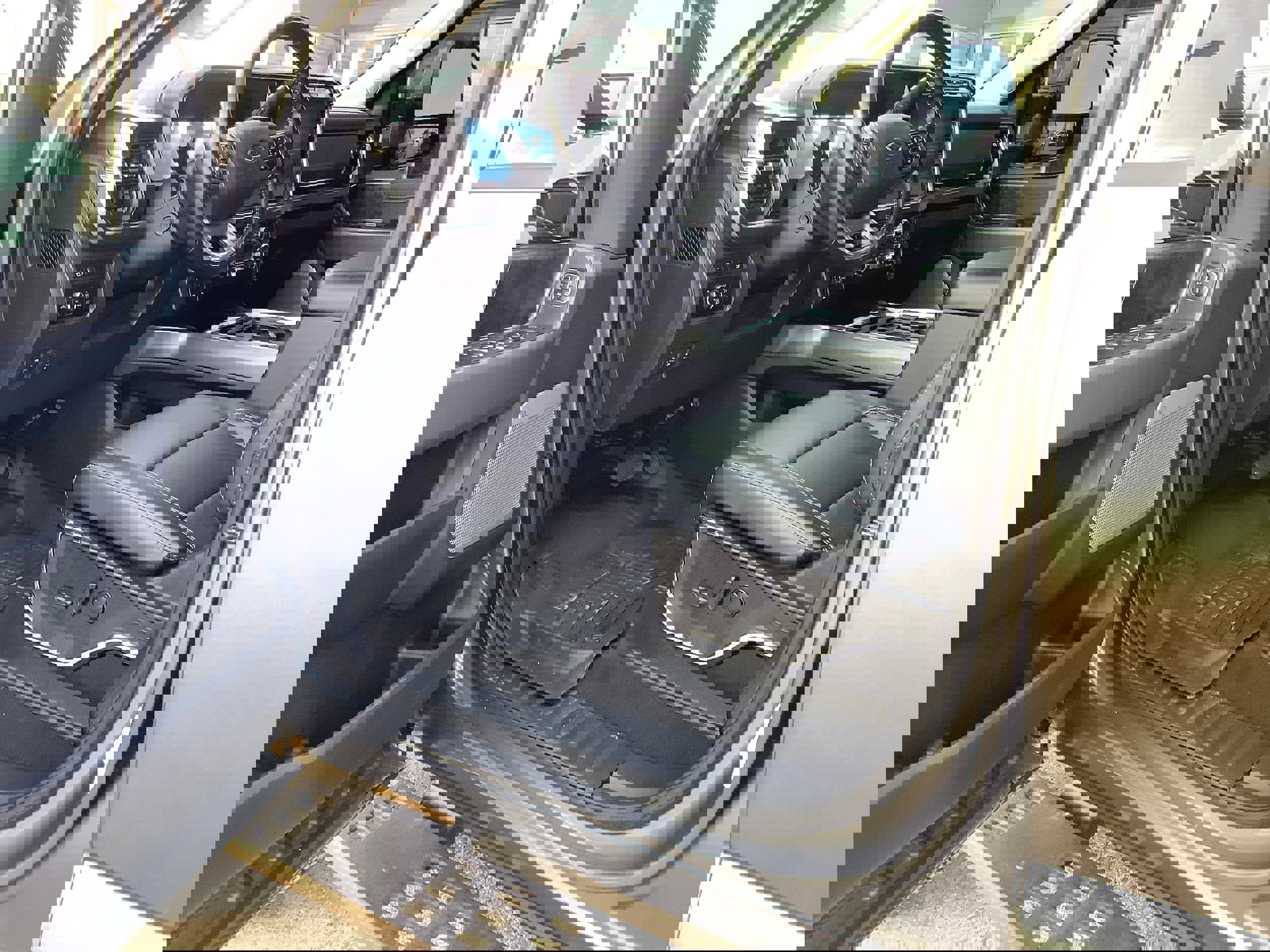 Certified 2023 Ford F250 Lariat w/ Lariat Ultimate Package image 11