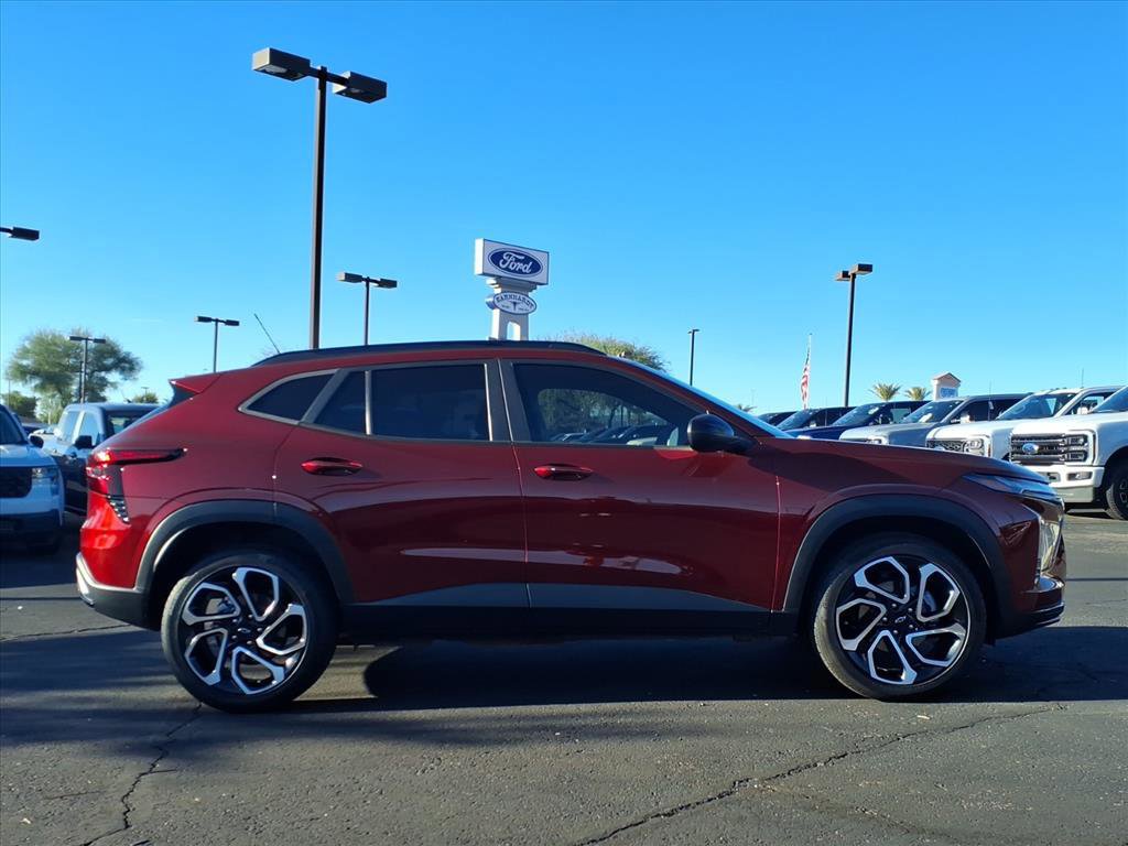 Used 2024 Chevrolet Trax RS image 2