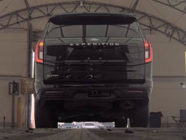 Certified 2025 Ford Expedition Active AWD/4WD image 3
