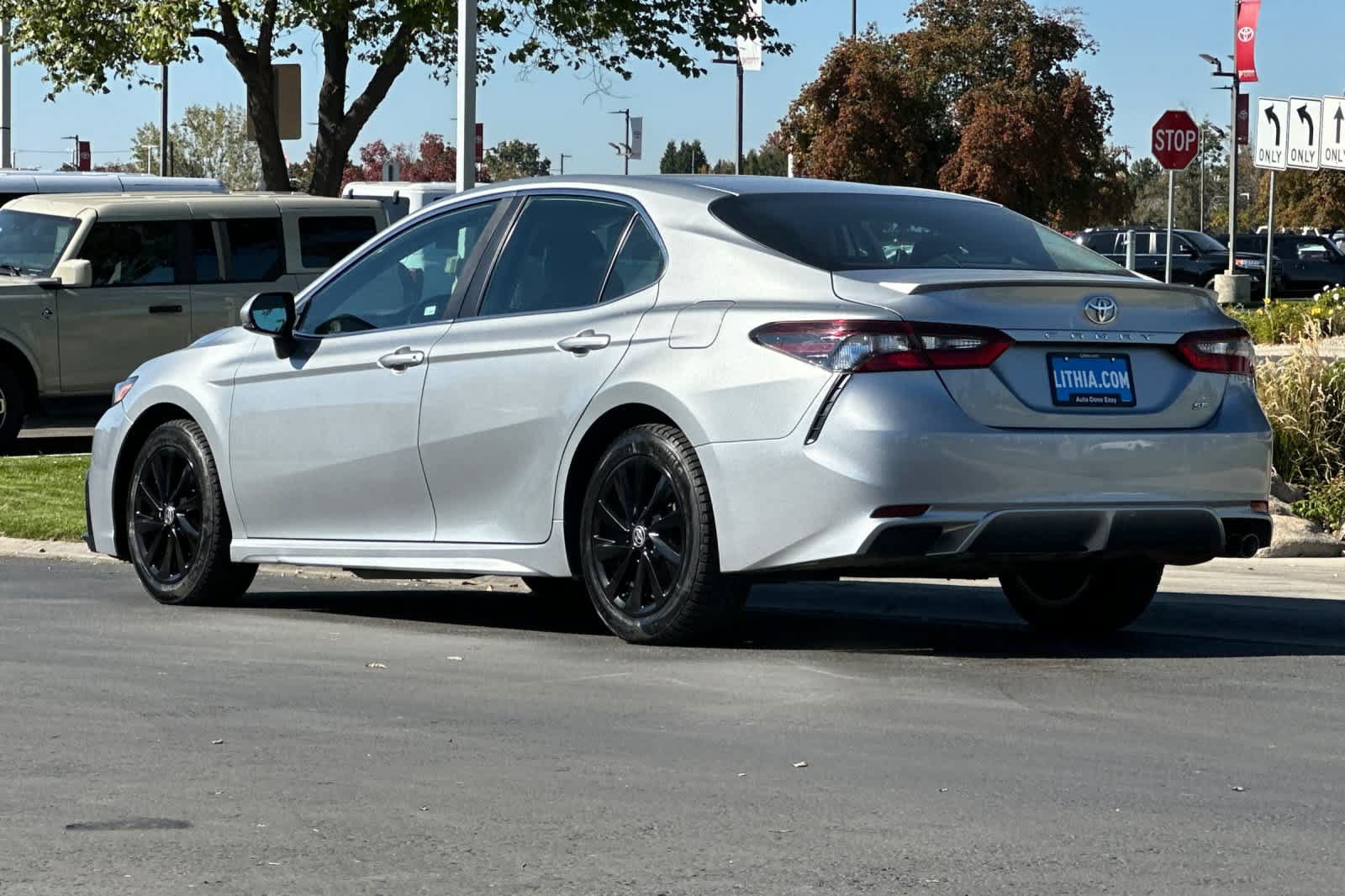 Used 2024 Toyota Camry SE FWD image 6