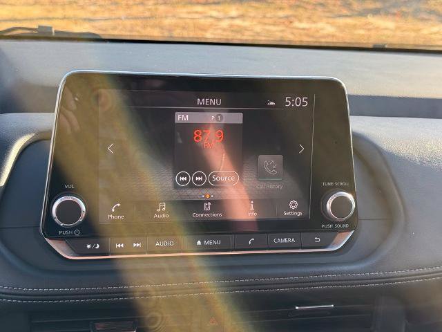 Used 2025 Nissan Rogue SV FWD image 24