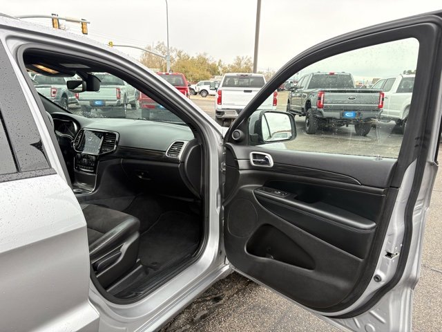 Used 2020 Jeep Grand Cherokee Altitude image 25